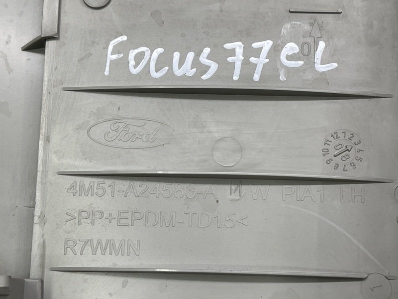 Накладка центральной стойки верхняя Ford Focus 2 2009 CB