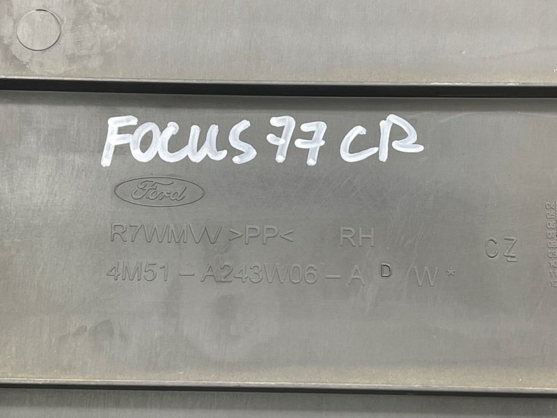 Накладка центральной стойки нижняя Ford Focus 2 2009 CB