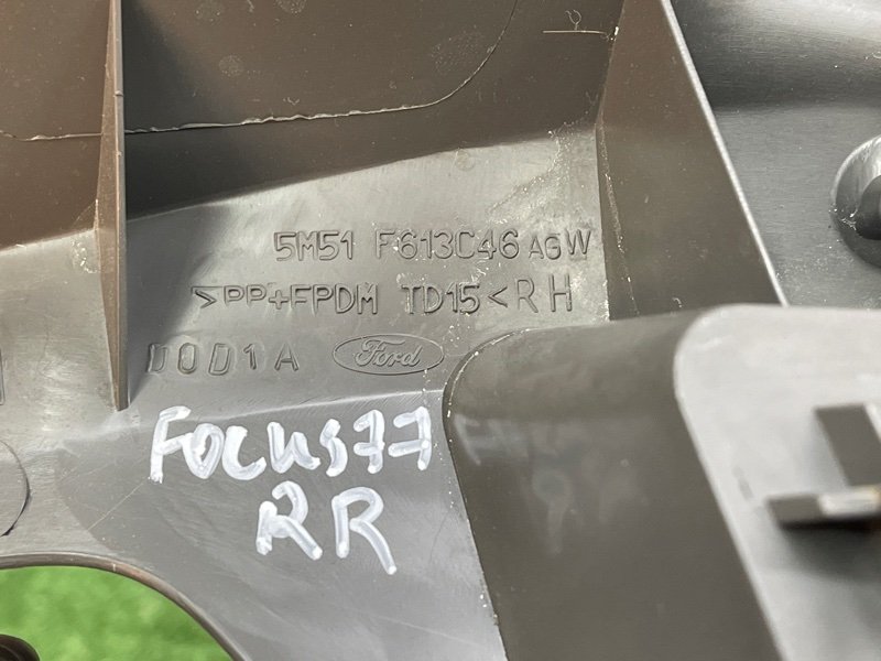 Накладка стойки кузова Ford Focus 2 2009 CB