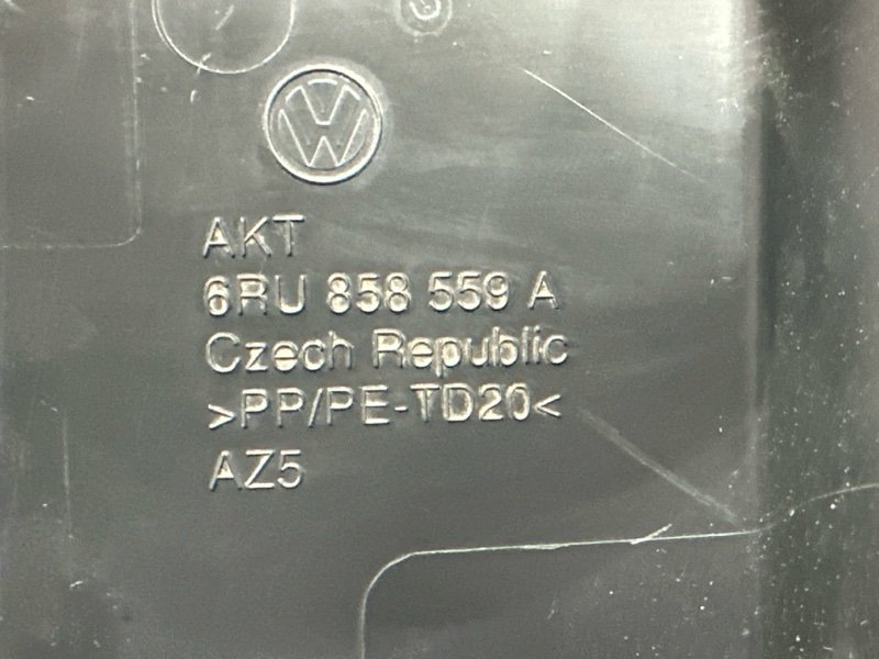 Кожух рулевой колонки Volkswagen Polo 2017