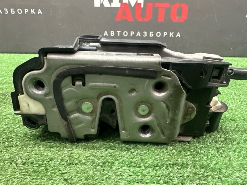 Замок двери Volkswagen Polo 2017