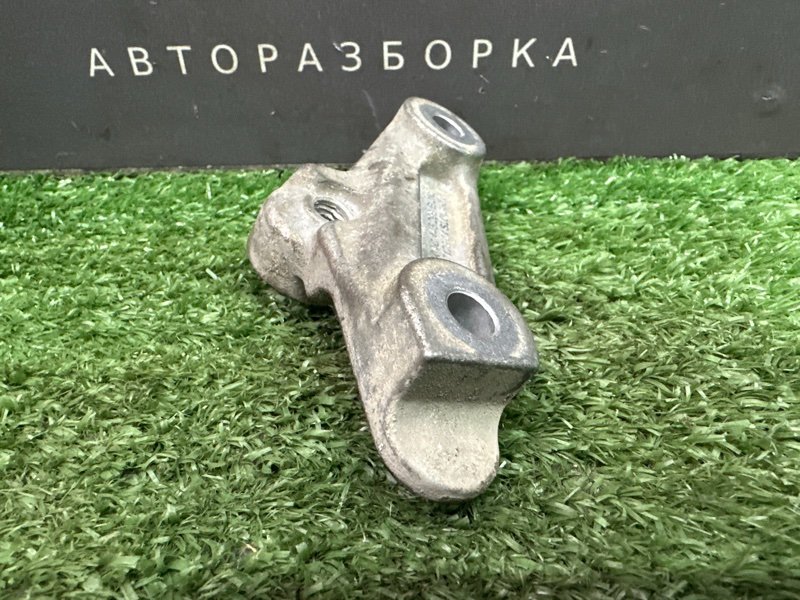 Кронштейн Volkswagen Polo 2017