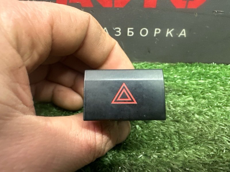 Кнопка аварийной сигнализации Volkswagen Polo 2012