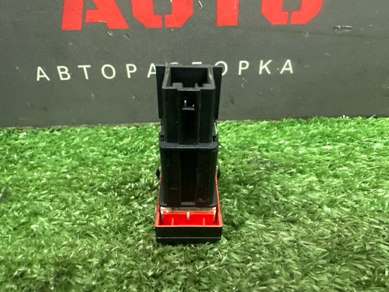 Кнопка аварийной сигнализации Volkswagen Polo 2012