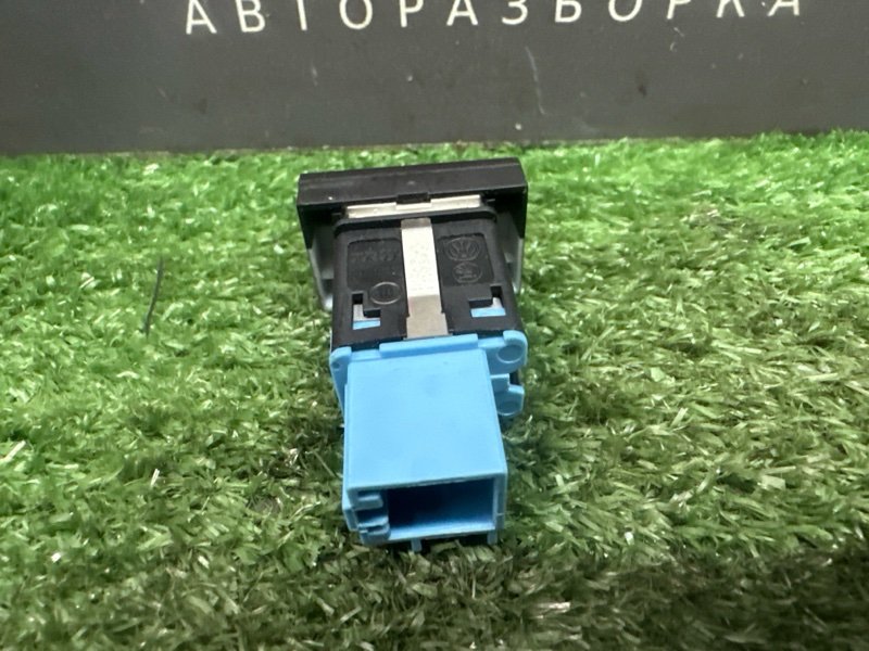 Кнопка обогрева лобового стекла Volkswagen Polo 2012