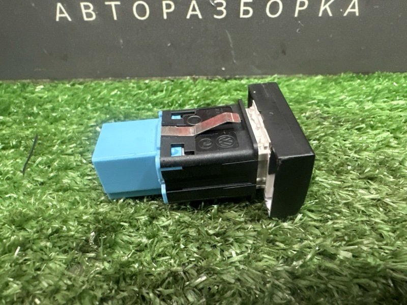 Кнопка обогрева лобового стекла Volkswagen Polo 2012