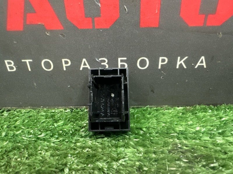 Заглушка кнопок Volkswagen Polo 2012