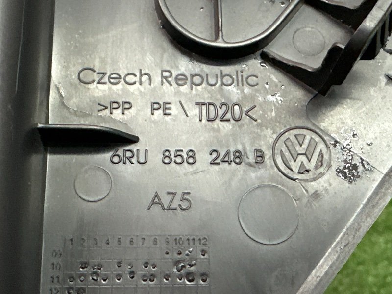 Накладка торпедо боковая Volkswagen Polo 2012