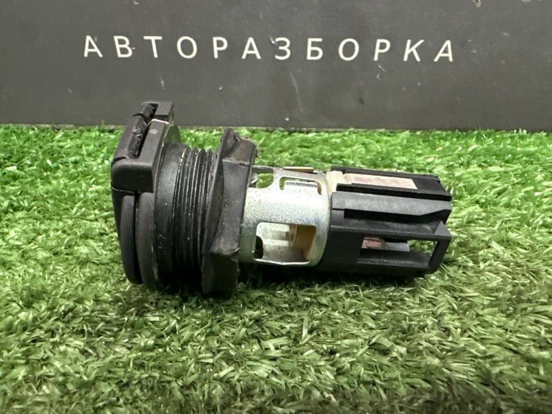 Розетка 12V Skoda Yeti 2014