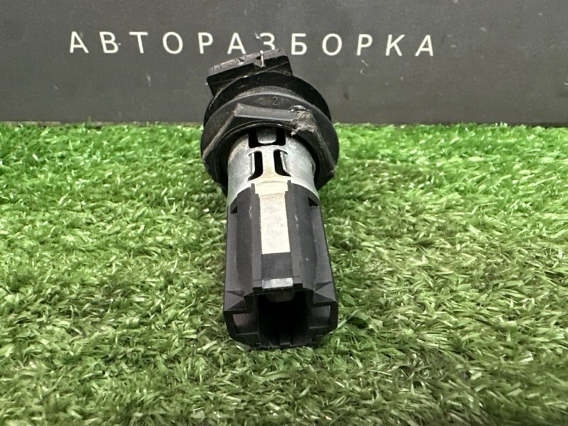 Розетка 12V Skoda Yeti 2014