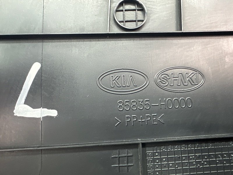 Накладка центральной стойки нижняя Kia Rio 4 2019 FB