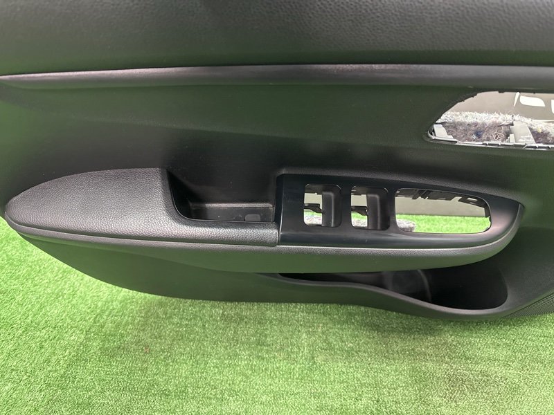 Обшивка двери Kia Rio 4 2019 FB