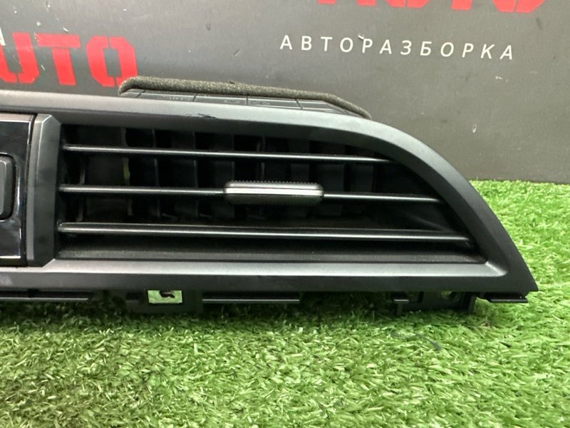 Дефлектор отопителя центральный Kia Rio 4 2019 FB