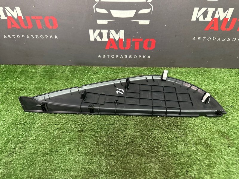 Накладка торпедо боковая Kia Rio 4 2019 FB