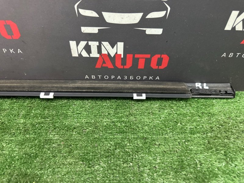 Уплотнитель стекла наружный (Бархотка) Kia Rio 4 2019 FB