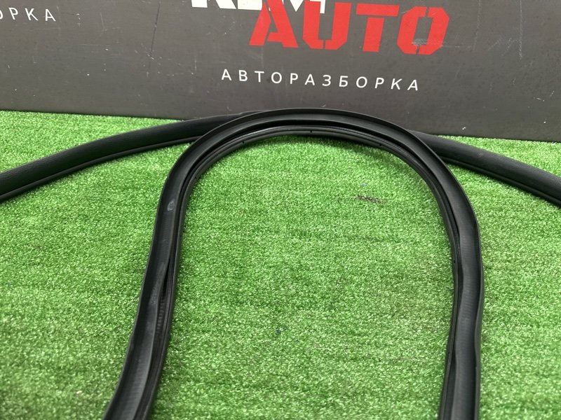 Уплотнитель проема двери Kia Rio 4 2019 FB
