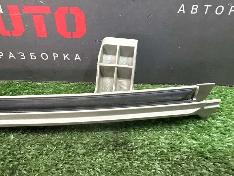Направляющая стекла двери Kia Rio 4 2019 FB