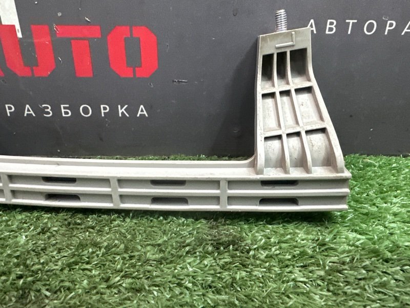 Направляющая стекла двери Kia Rio 4 2019 FB