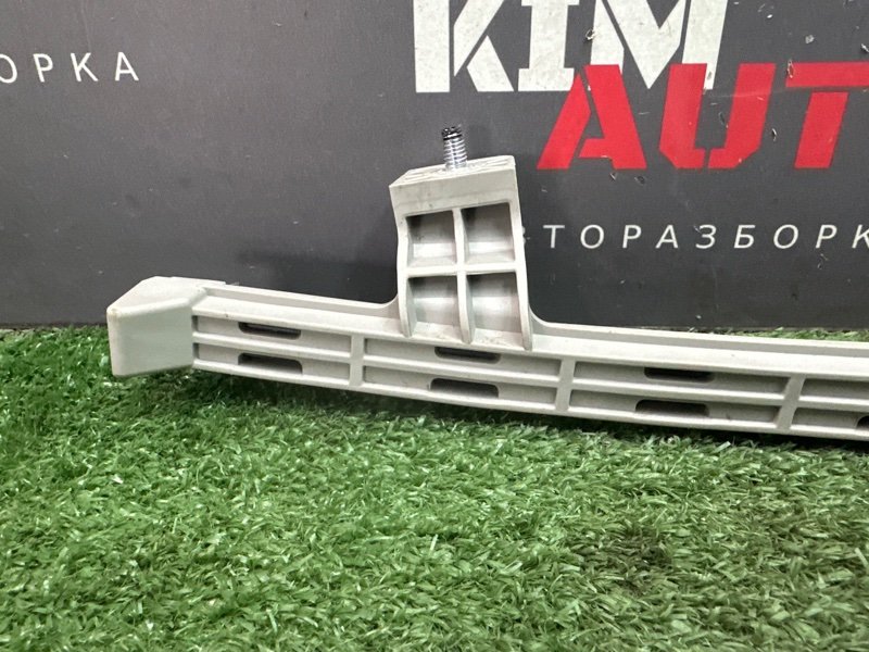 Направляющая стекла двери Kia Rio 4 2019 FB