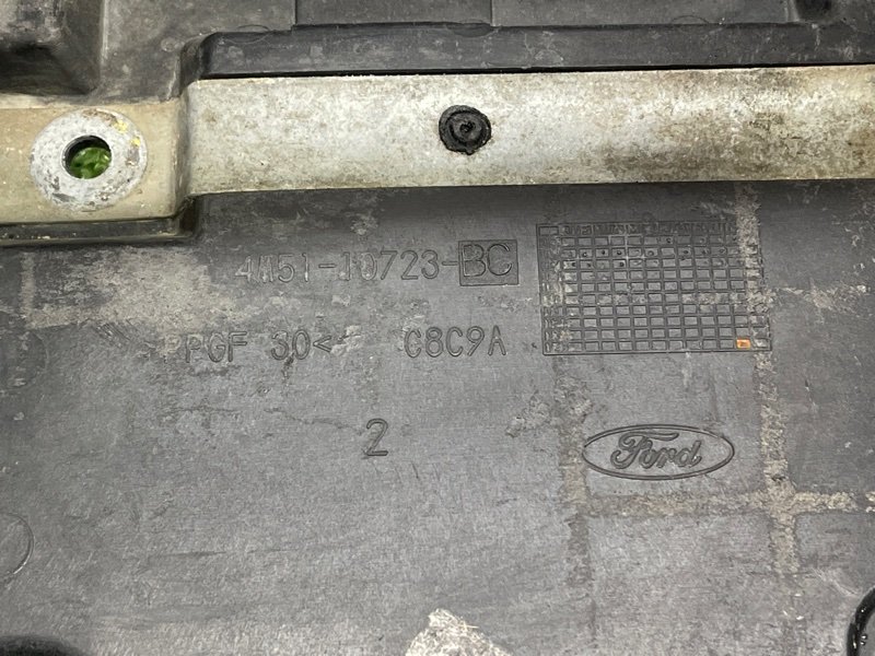 Ящик с крышкой АКБ Ford Focus 2 2009 CB