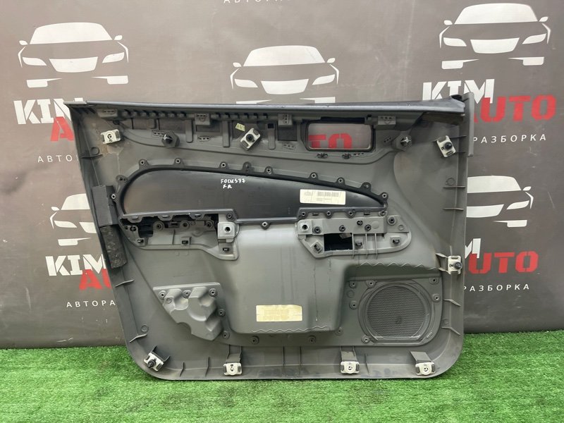 Обшивка двери Ford Focus 2 2009 CB