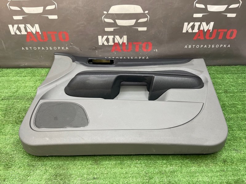 Обшивка двери Ford Focus 2 2009 CB