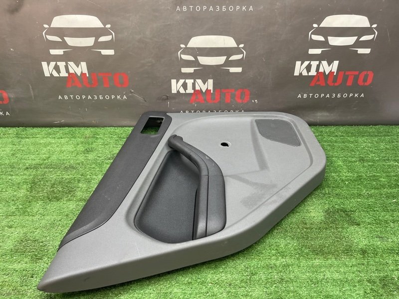 Обшивка двери Ford Focus 2 2009 CB