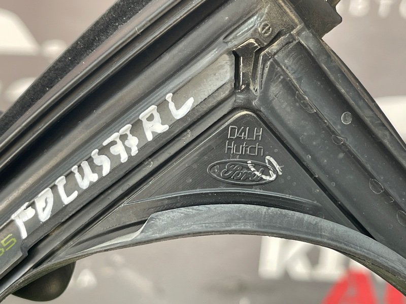 Уплотнитель стекла направляющий Ford Focus 2 2009 CB