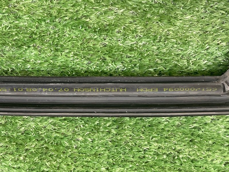 Уплотнитель стекла направляющий Ford Focus 2 2009 CB