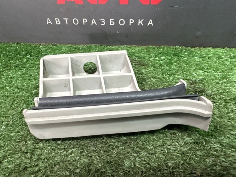 Направляющая стекла двери Kia Rio 4 2019 FB