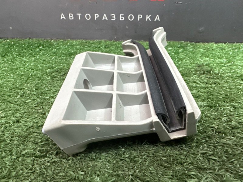 Направляющая стекла двери Kia Rio 4 2019 FB