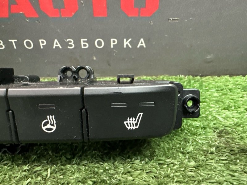 Блок кнопок подогрева сидений Kia Rio 4 2019 FB