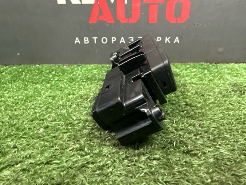 Блок кнопок подогрева сидений Kia Rio 4 2019 FB