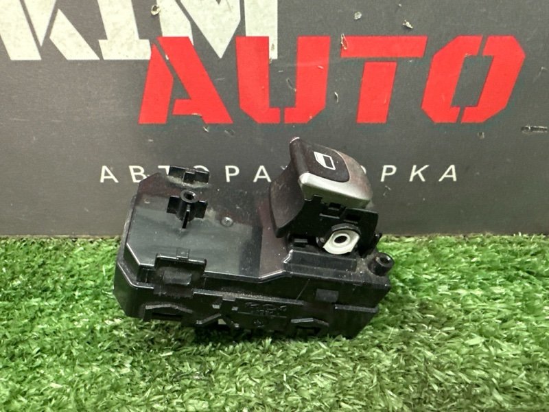 Кнопка стеклоподъемника Kia Rio 4 2019 FB