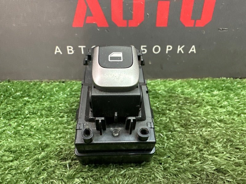 Кнопка стеклоподъемника Kia Rio 4 2019 FB