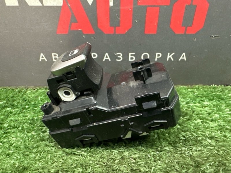 Кнопка стеклоподъемника Kia Rio 4 2019 FB