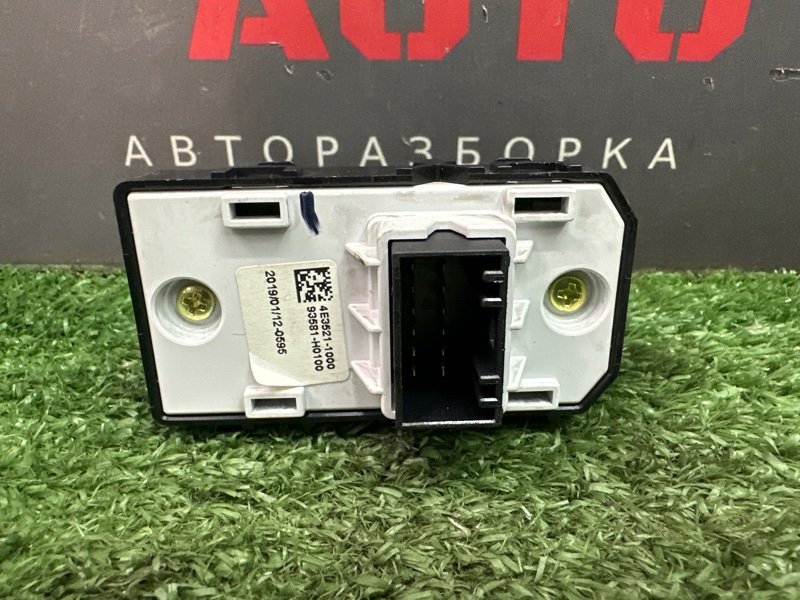 Кнопка стеклоподъемника Kia Rio 4 2019 FB