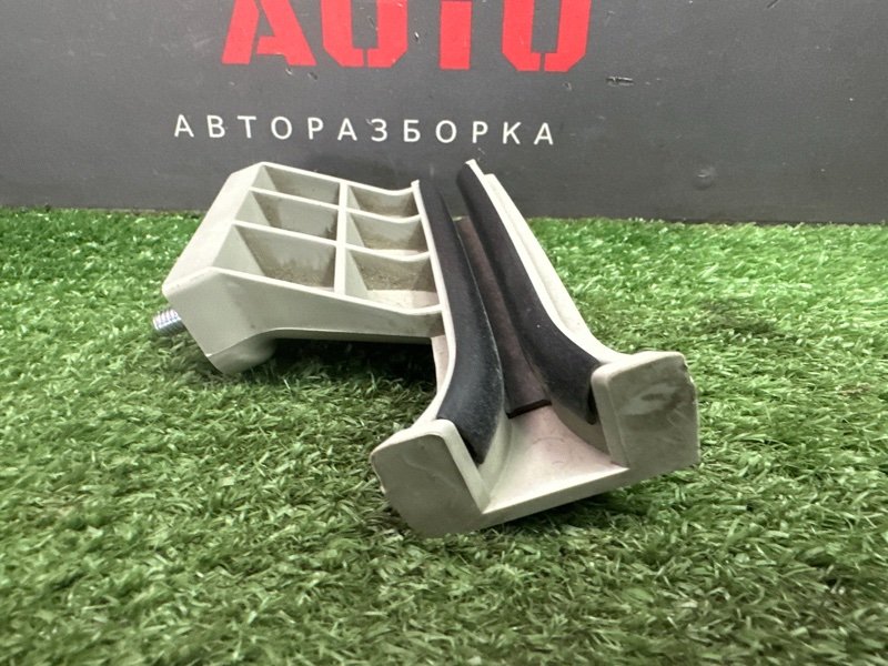 Направляющая стекла двери Kia Rio 4 2019 FB