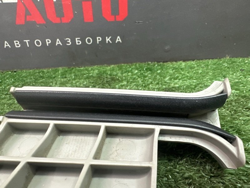 Направляющая стекла двери Kia Rio 4 2019 FB