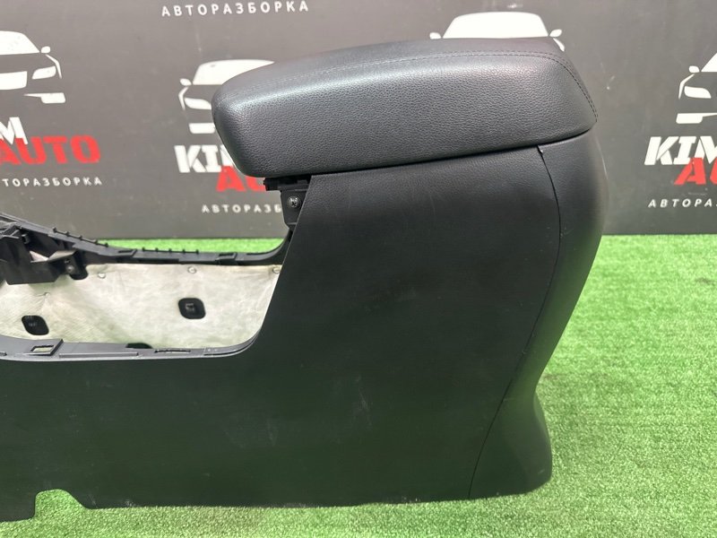 Центральная Консоль с подлокотником Kia Sportage 3 2012 SL