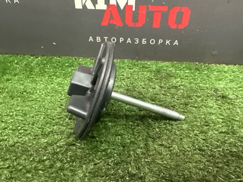 Болт крепления запасного колеса Kia Sportage 3 2012 SL