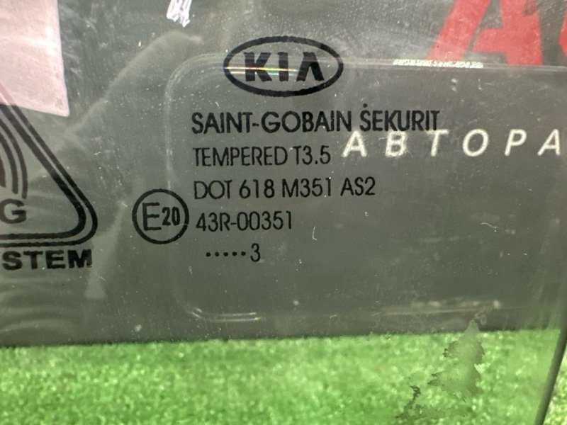 Стекло двери Kia Sportage 3 2012 SL