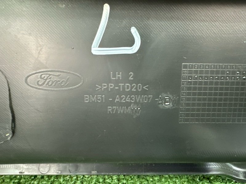 Накладка центральной стойки нижняя Ford Focus 3 2012 MK3