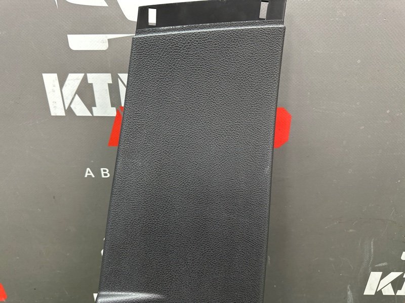 Накладка центральной стойки нижняя Ford Focus 3 2012 MK3