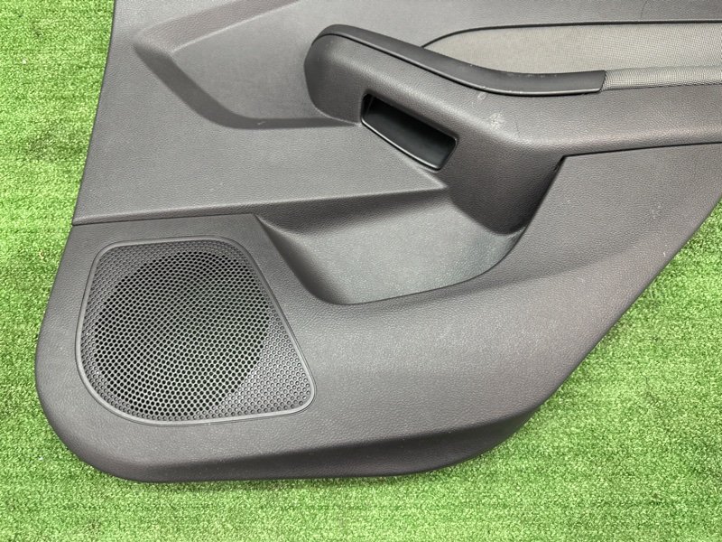 Обшивка двери Ford Focus 3 2012 MK3