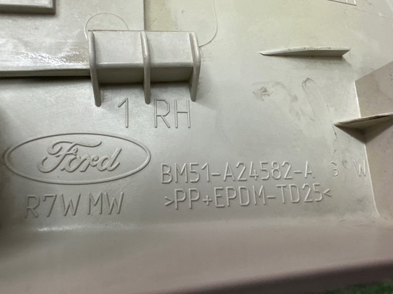 Накладка центральной стойки верхняя Ford Focus 3 2012 MK3