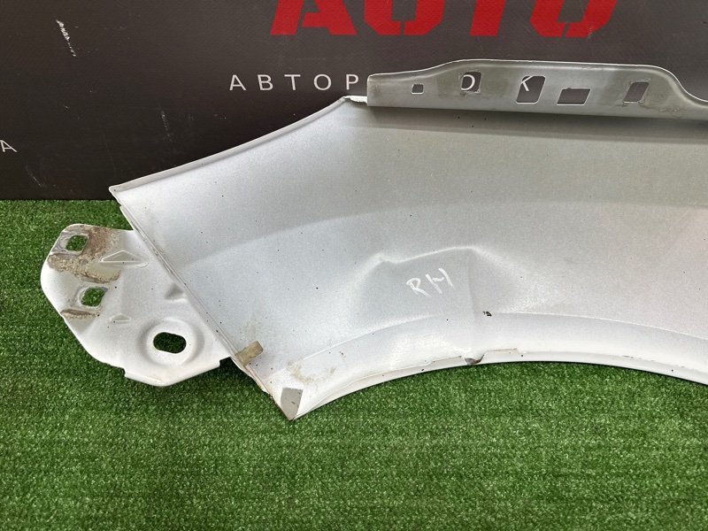 Крыло с повреждениями. Ford Focus 3 2012 MK3