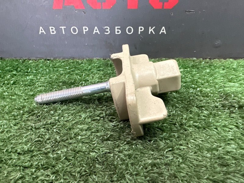 Болт крепления запасного колеса Kia Rio 3 HB 2013