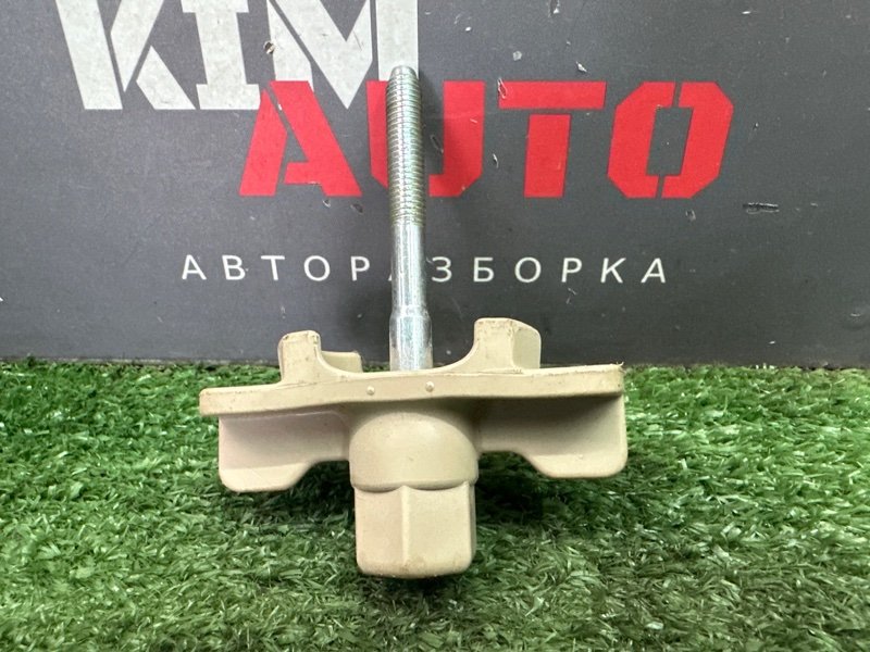 Болт крепления запасного колеса Kia Rio 3 HB 2013
