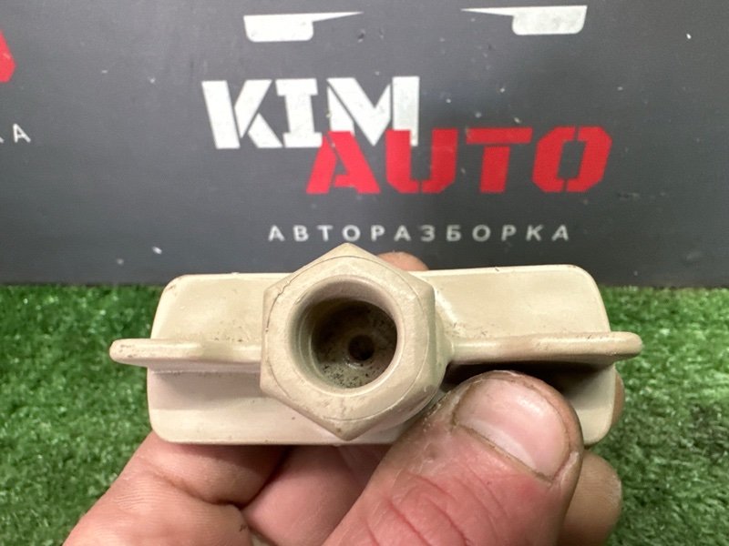 Болт крепления запасного колеса Kia Rio 3 HB 2013